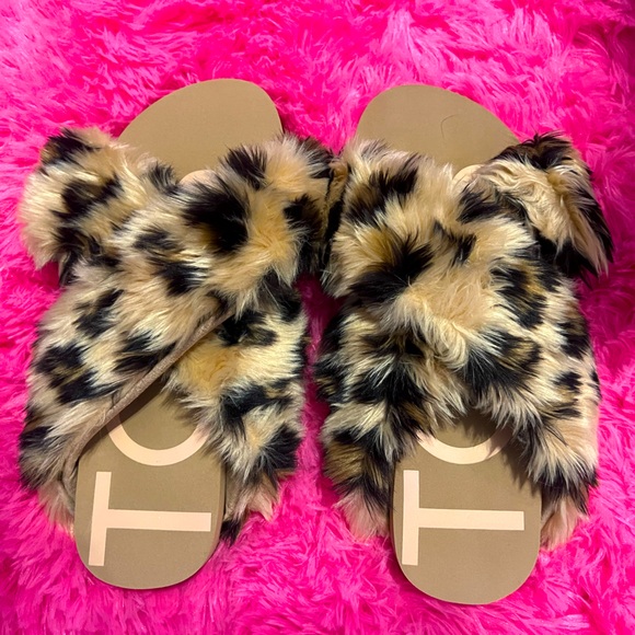 Toms Leopard Faux Fur Women's Slippers - Picture 1 of 2